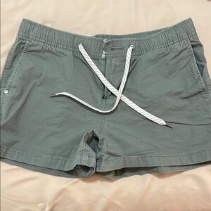 Vuori Green and White Athletic Shorts Elastic Waistband